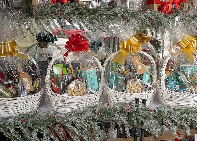 Seasonal - GIFT BASKETS_00008 - 640x460